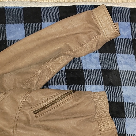 Vintage. Buttery Leather Bomber jacket. Adventure Bound By Wilson's leather. LT - Picture 5 of 16